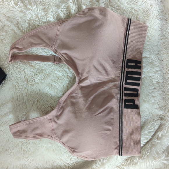 Puma Sports Bra sz Medium - Picture 1 of 3